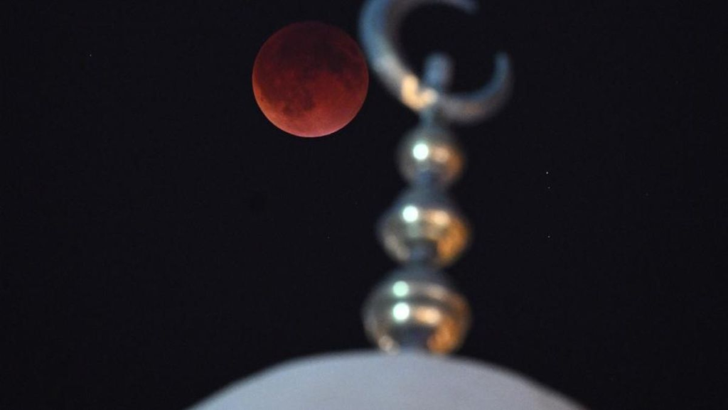 5 Spot Terbaik Gerhana Bulan Total 3 Maret 2026