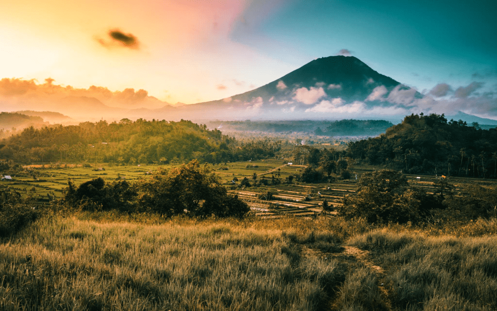 7 Pegunungan Paling Ikonik di Nusantara yang Wajib Kamu Tahu
