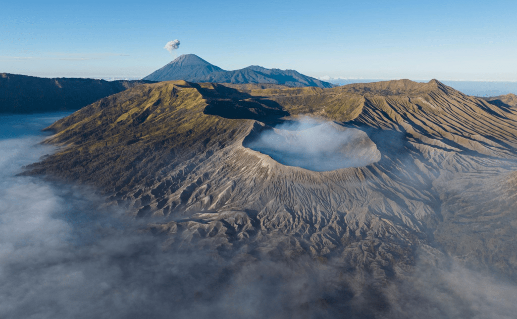 7 Pegunungan Paling Ikonik di Nusantara yang Wajib Kamu Tahu