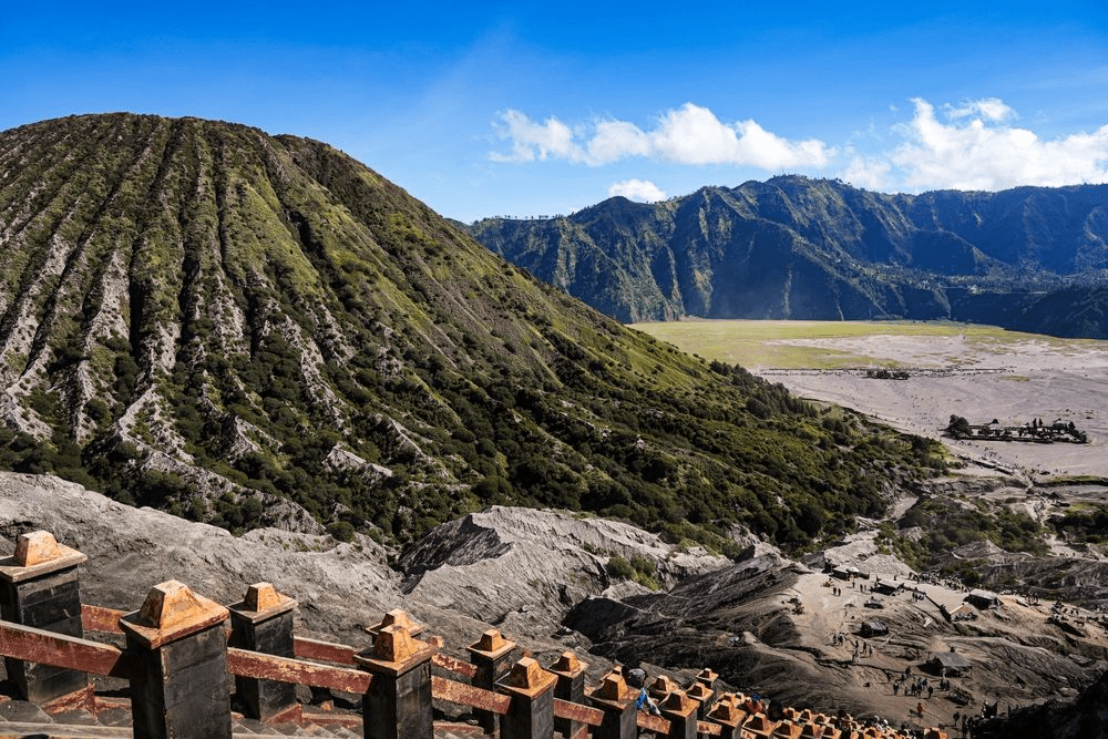 7 Pegunungan Paling Ikonik di Nusantara yang Wajib Kamu Tahu